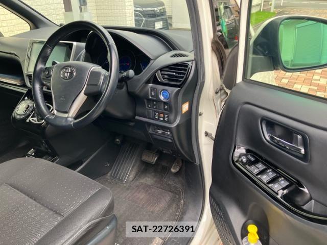 Toyota NOAH HYBRID 2018-09 8100874-10