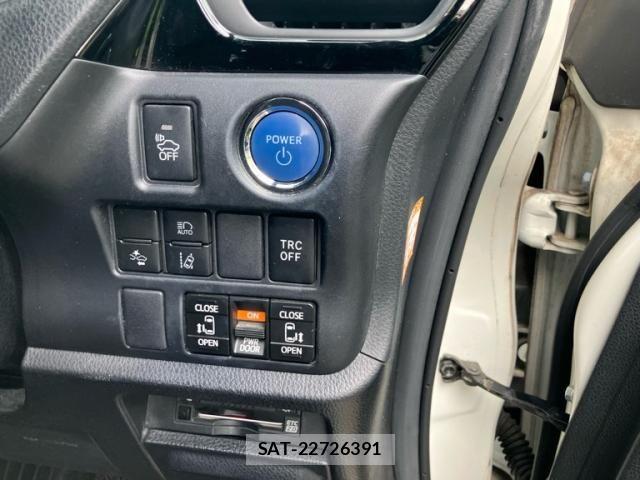 Toyota NOAH HYBRID 2018-09 8100874-12