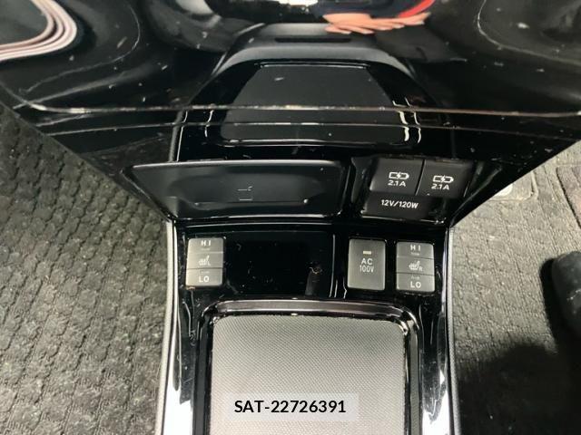Toyota NOAH HYBRID 2018-09 8100874-24