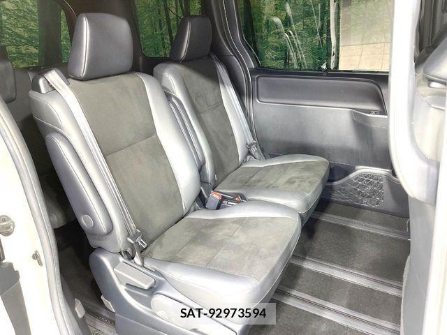 Toyota NOAH HYBRID 2019-11 8100870-9