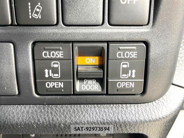 Toyota NOAH HYBRID 2019-11 8100870-6