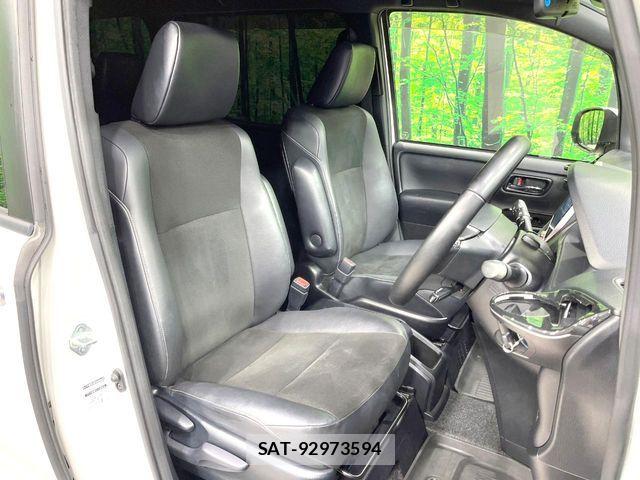Toyota NOAH HYBRID 2019-11 8100870-8