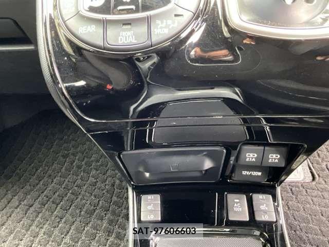 Toyota NOAH HYBRID 2019-06 8100871-16