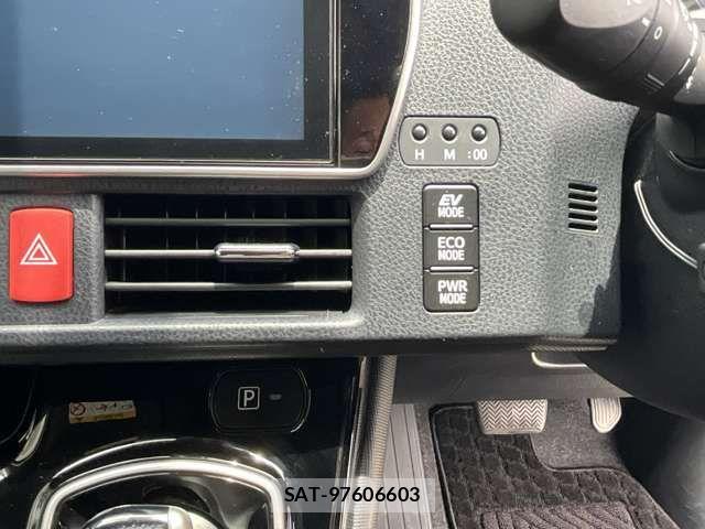 Toyota NOAH HYBRID 2019-06 8100871-17