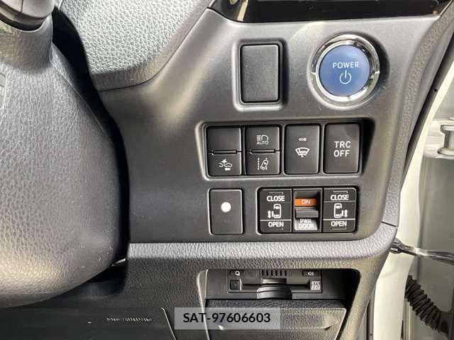 Toyota NOAH HYBRID 2019-06 8100871-18