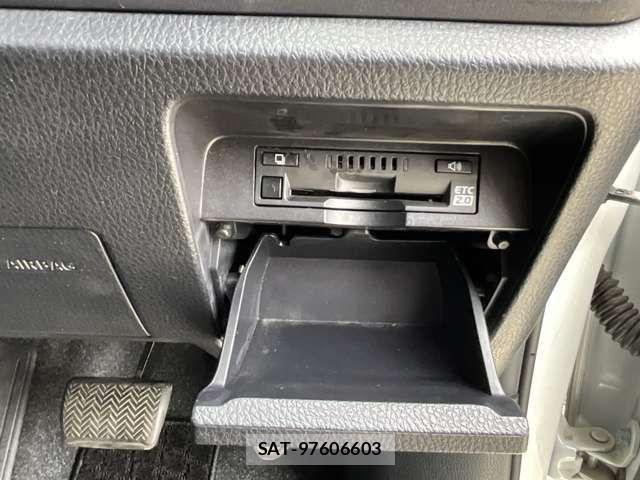 Toyota NOAH HYBRID 2019-06 8100871-19