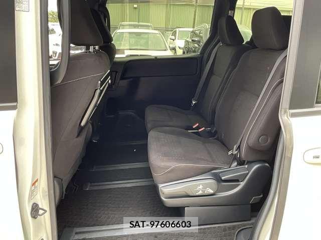 Toyota NOAH HYBRID 2019-06 8100871-22