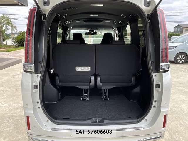 Toyota NOAH HYBRID 2019-06 8100871-24