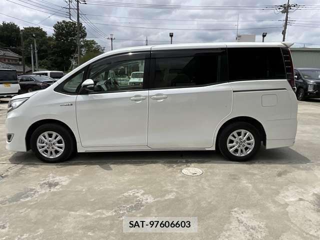 Toyota NOAH HYBRID 2019-06 8100871-3