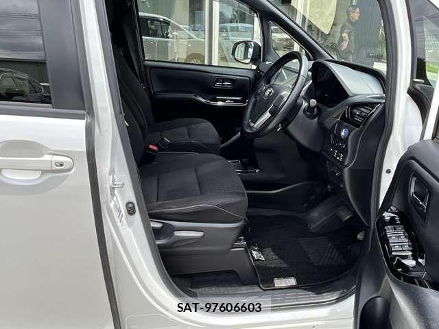 Toyota NOAH HYBRID 2019-06 8100871-7