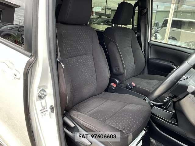 Toyota NOAH HYBRID 2019-06 8100871-8