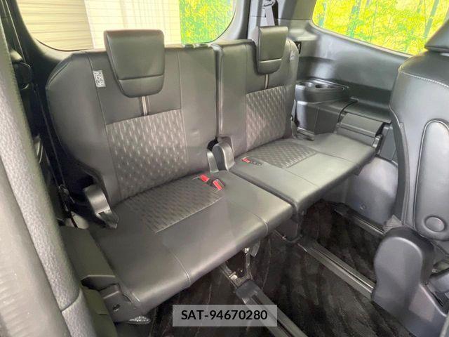 Toyota NOAH HYBRID 2023-08 8131648-9