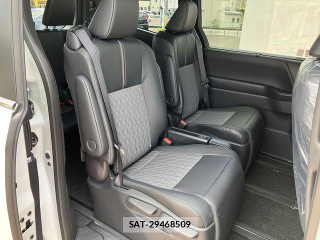 Toyota NOAH HYBRID 2026-06 8131643-10