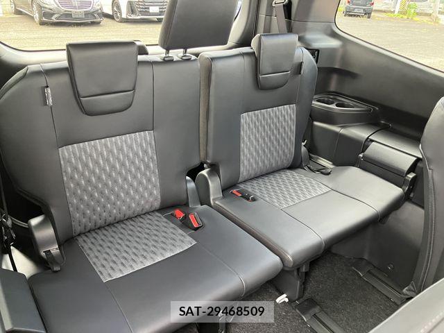 Toyota NOAH HYBRID 2026-06 8131643-11