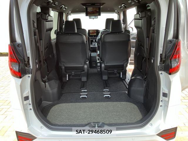 Toyota NOAH HYBRID 2026-06 8131643-13