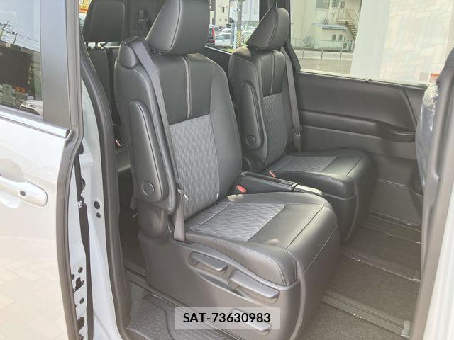 Toyota NOAH HYBRID 2026-06 8131644-10