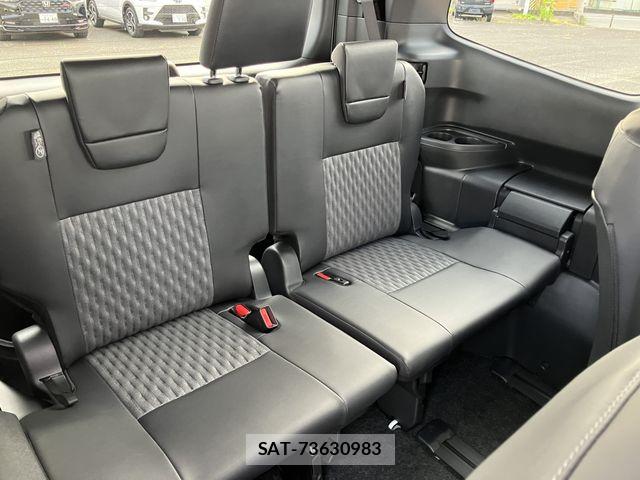 Toyota NOAH HYBRID 2026-06 8131644-11