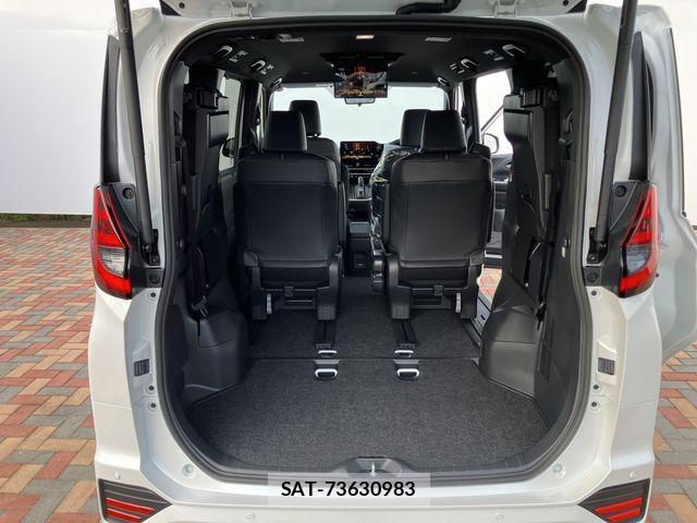 Toyota NOAH HYBRID 2026-06 8131644-13