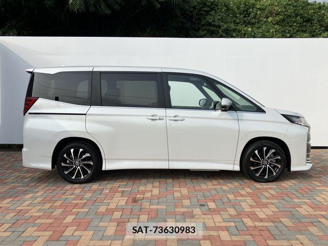 Toyota NOAH HYBRID 2026-06 8131644-5