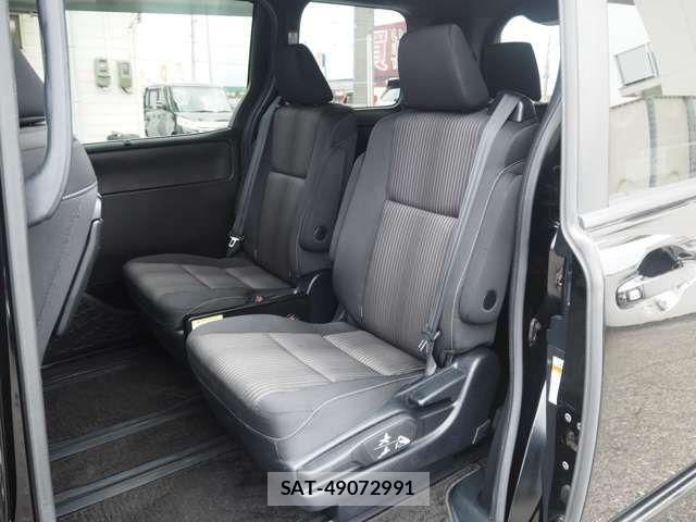 Toyota NOAH HYBRID 2017-09 8131650-9