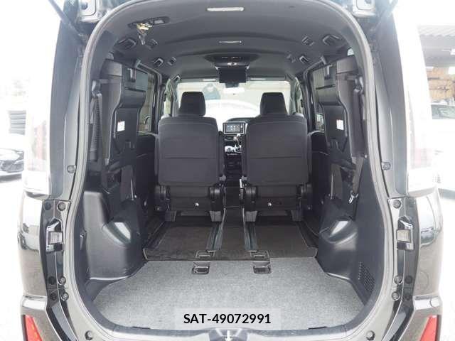 Toyota NOAH HYBRID 2017-09 8131650-11