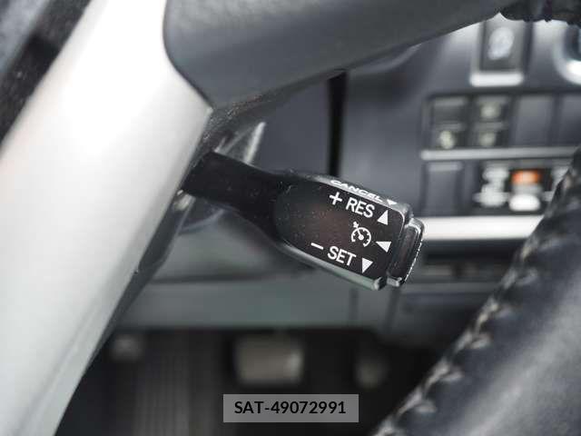 Toyota NOAH HYBRID 2017-09 8131650-14