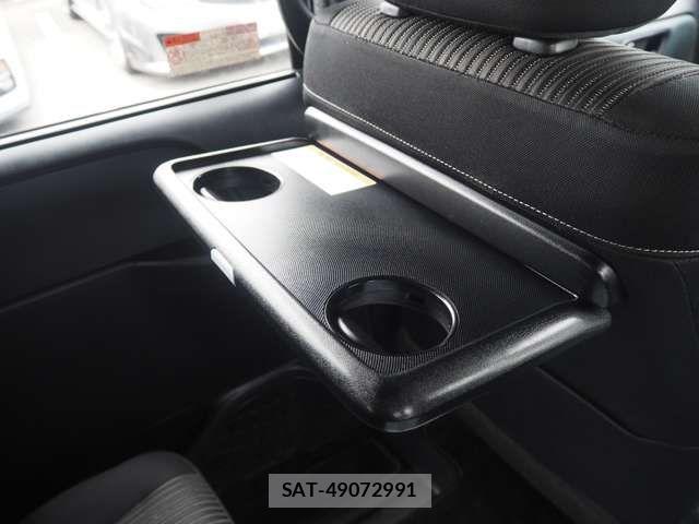 Toyota NOAH HYBRID 2017-09 8131650-15