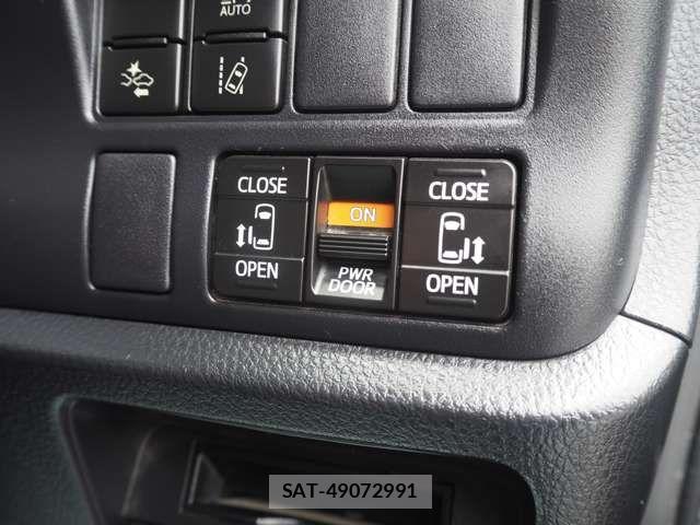Toyota NOAH HYBRID 2017-09 8131650-16