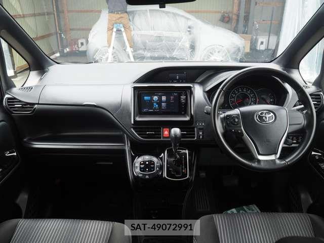 Toyota NOAH HYBRID 2017-09 8131650-1