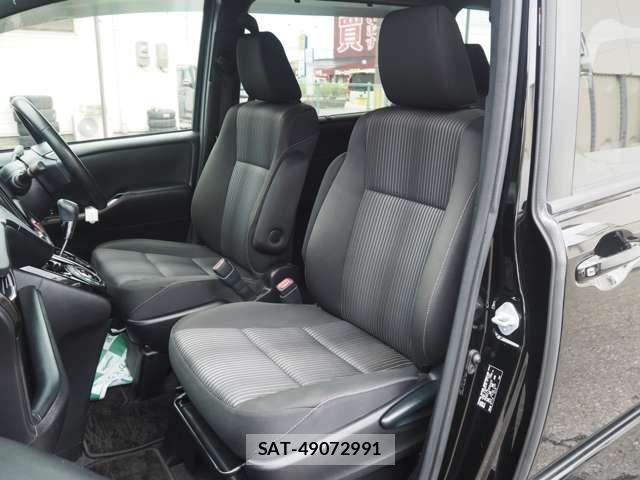 Toyota NOAH HYBRID 2017-09 8131650-8