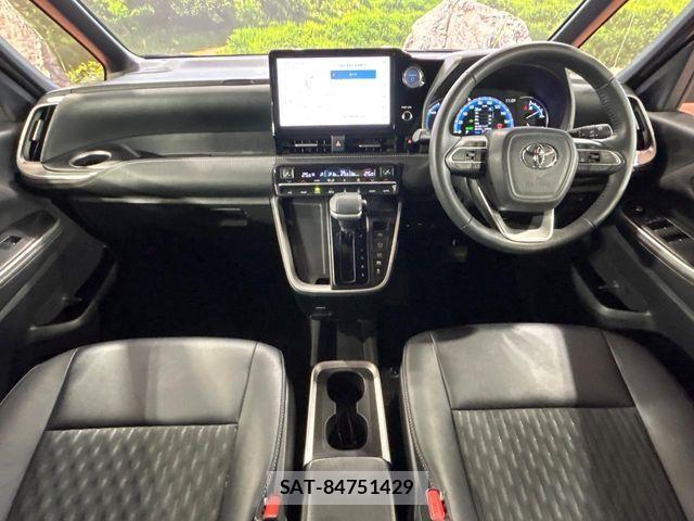 Toyota NOAH HYBRID 2023-08 8131647-1