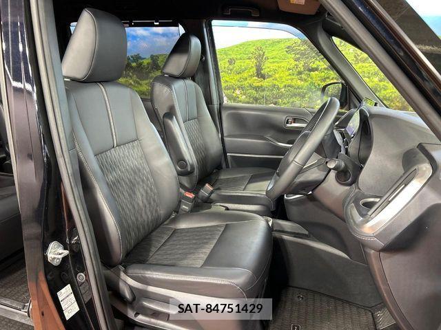 Toyota NOAH HYBRID 2023-08 8131647-6