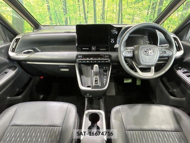 Toyota NOAH HYBRID 2024-09 8131645-1