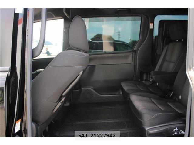 Toyota NOAH HYBRID 2017-08 8146332-14