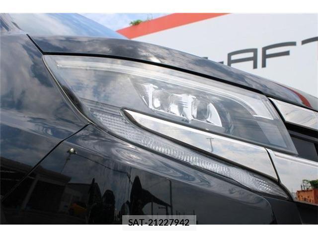 Toyota NOAH HYBRID 2017-08 8146332-19