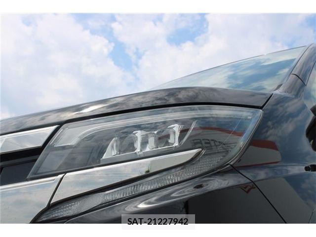 Toyota NOAH HYBRID 2017-08 8146332-20