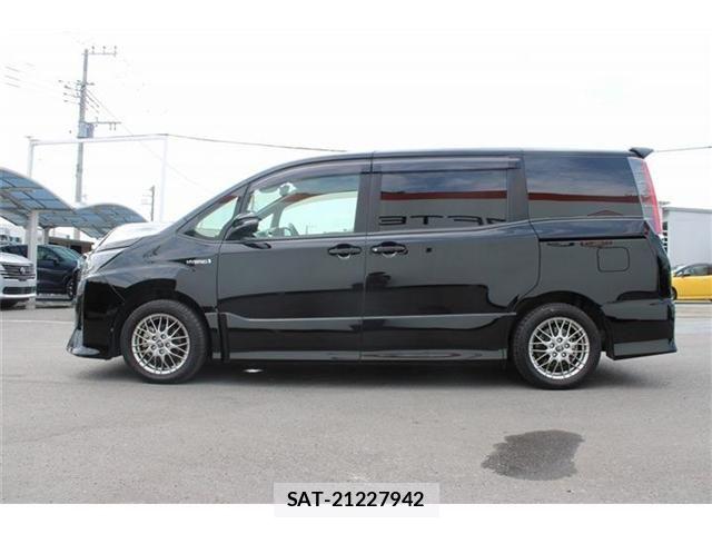 Toyota NOAH HYBRID 2017-08 8146332-21