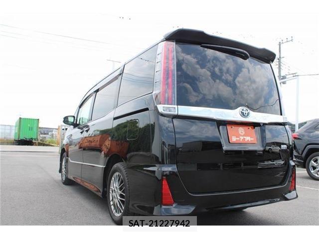 Toyota NOAH HYBRID 2017-08 8146332-6