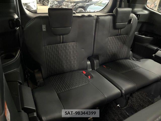 Toyota NOAH HYBRID 2024-04 8146324-11