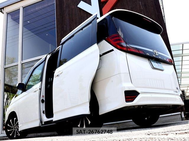 Toyota NOAH HYBRID 2022-07 8158919-9