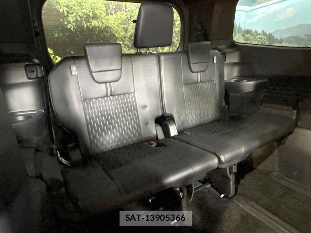 Toyota NOAH HYBRID 2023-04 8209183-9