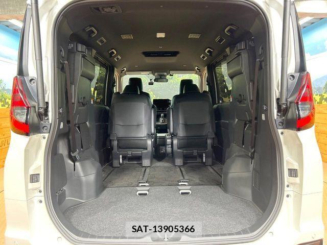 Toyota NOAH HYBRID 2023-04 8209183-10
