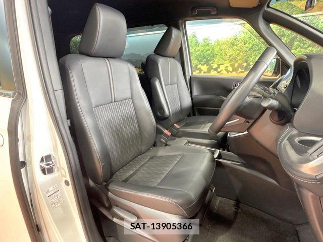 Toyota NOAH HYBRID 2023-04 8209183-7