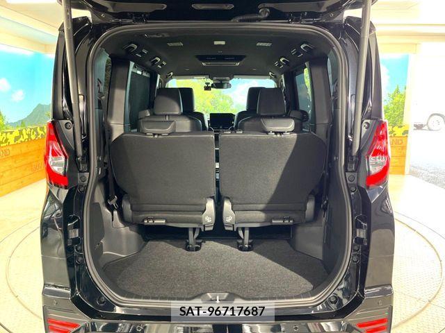 Toyota NOAH HYBRID 2025-08 8209181-10