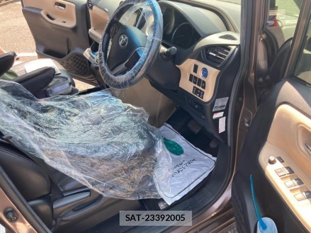 Toyota NOAH HYBRID 2014-06 8209208-11