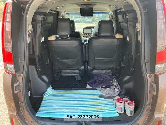 Toyota NOAH HYBRID 2014-06 8209208-13