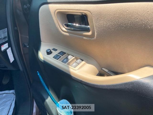 Toyota NOAH HYBRID 2014-06 8209208-15