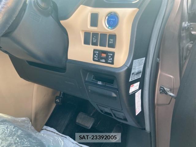 Toyota NOAH HYBRID 2014-06 8209208-16