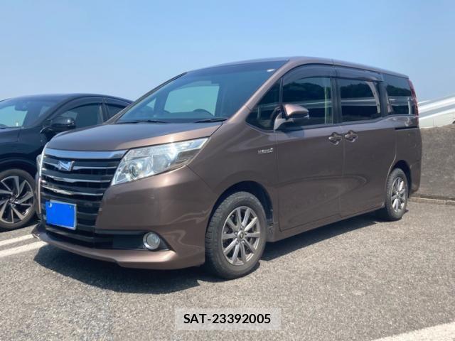 Toyota NOAH HYBRID 2014-06 8209208-1