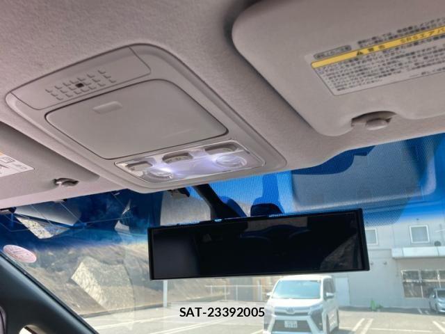 Toyota NOAH HYBRID 2014-06 8209208-24